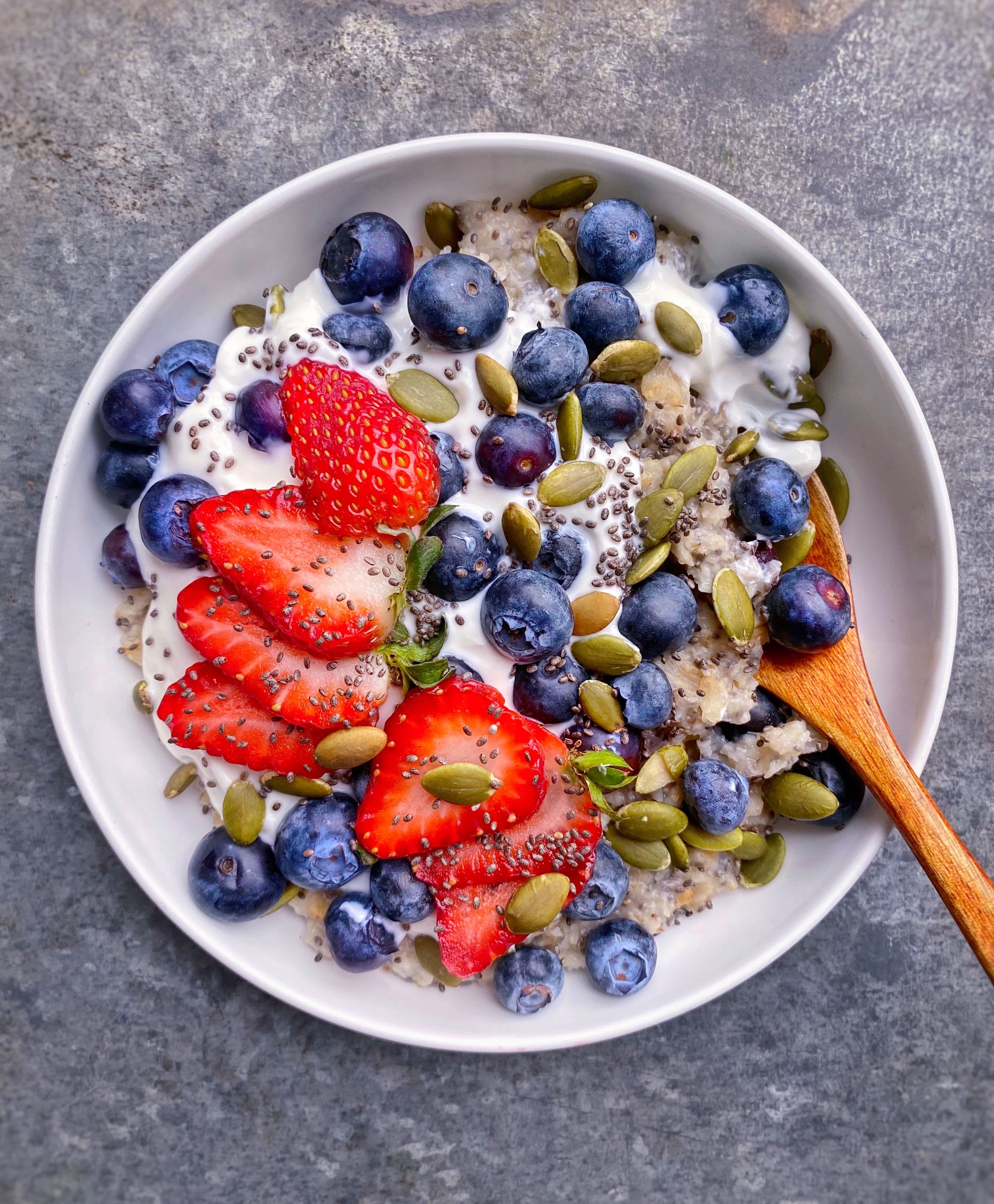 Berry Oatmeal with Yogurt