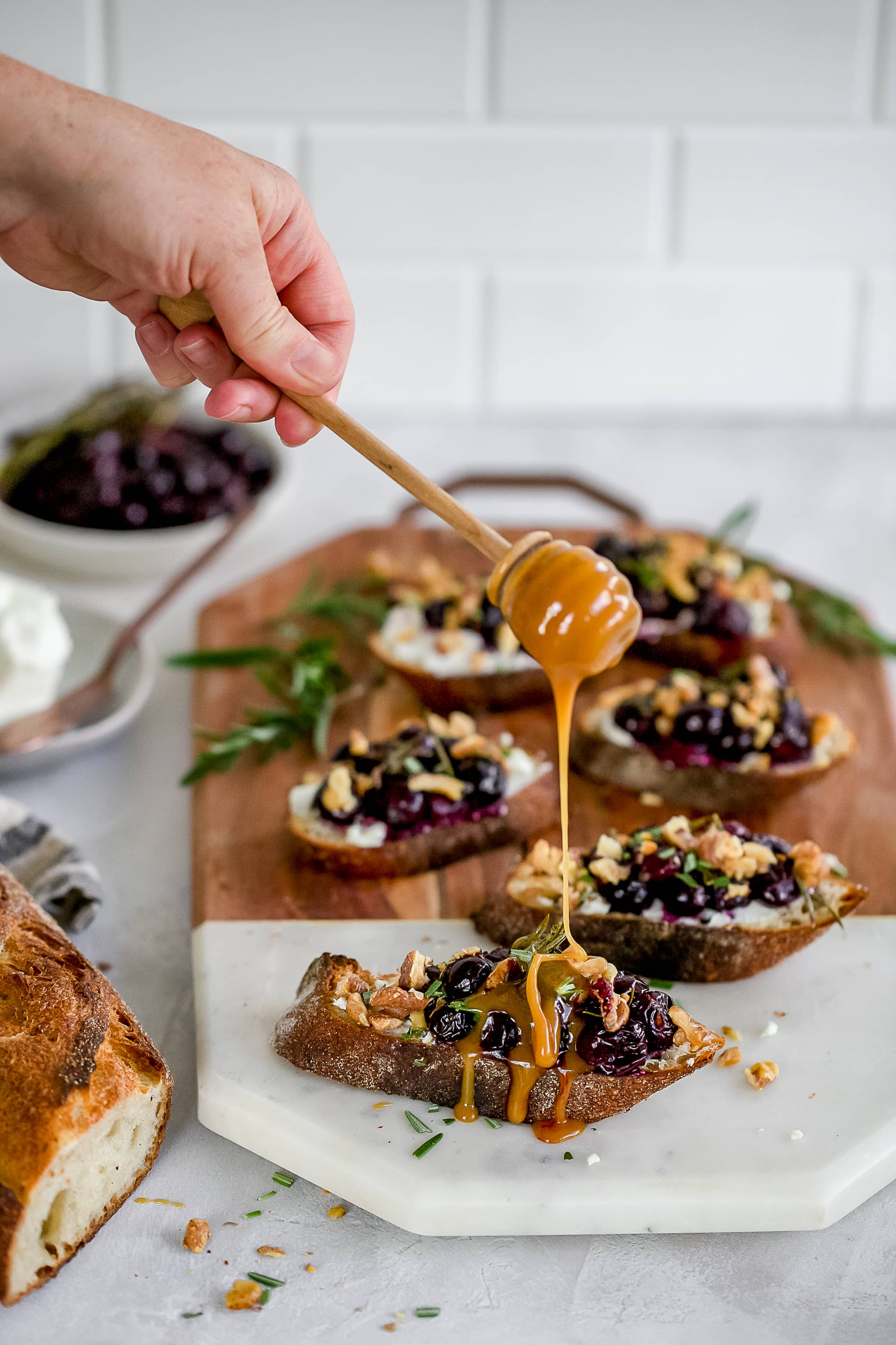 RoastedGrapeAndGoatCheeseCrostini1.jpg